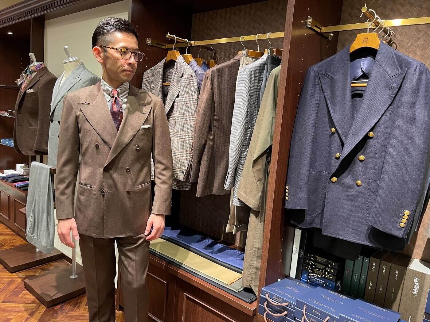 22aw_brown_suit_style04.jpg