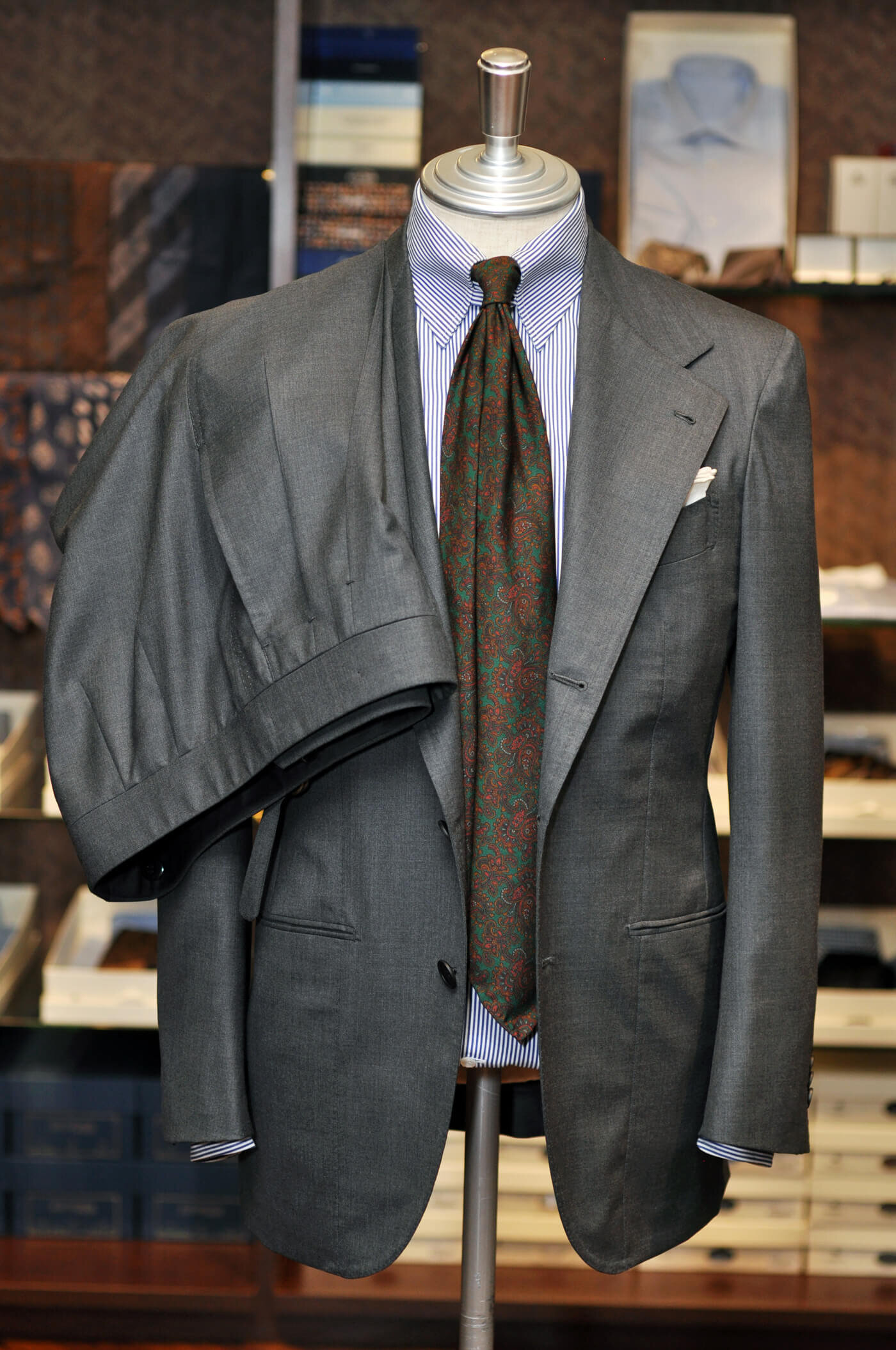 bespoke_suit_drapers_greenhills_01.jpg