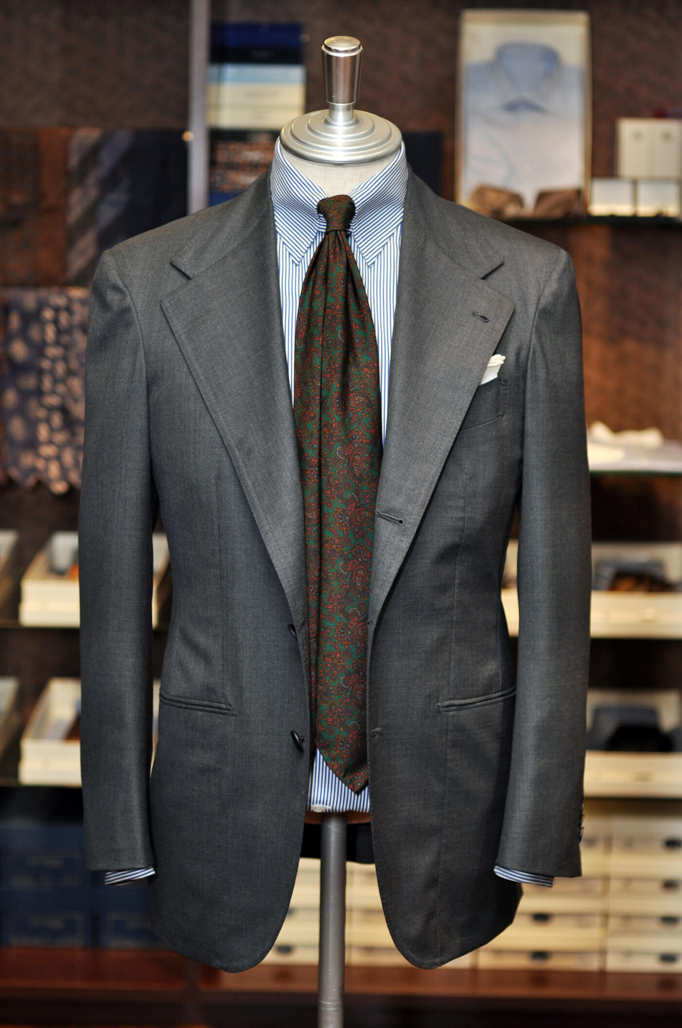 bespoke_suit_drapers_greenhills_02.jpg