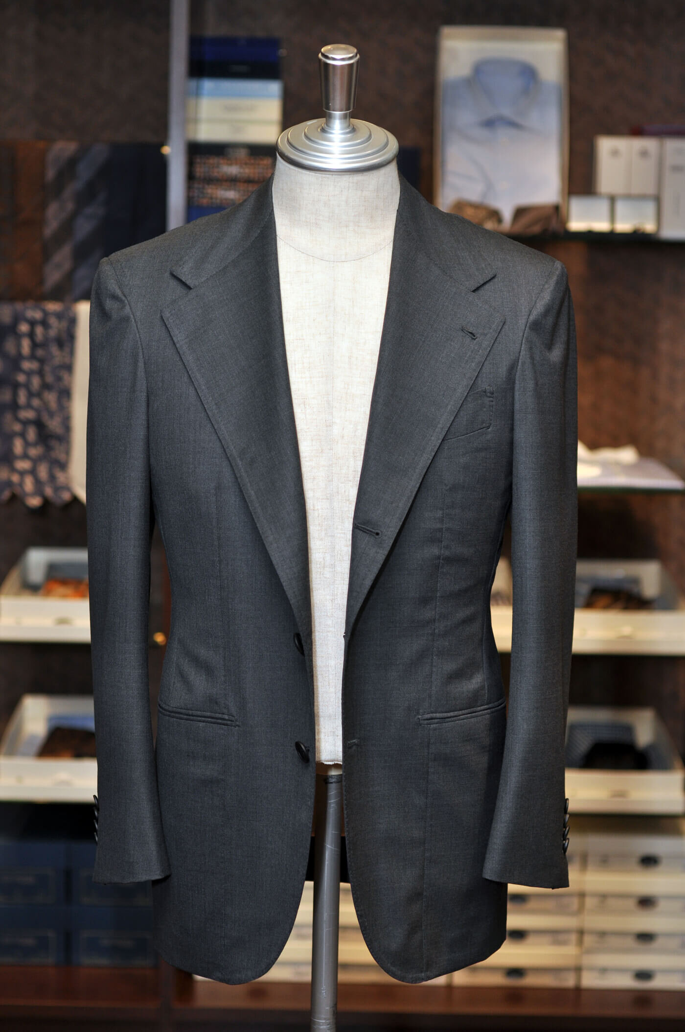 bespoke_suit_drapers_greenhills_06.jpg