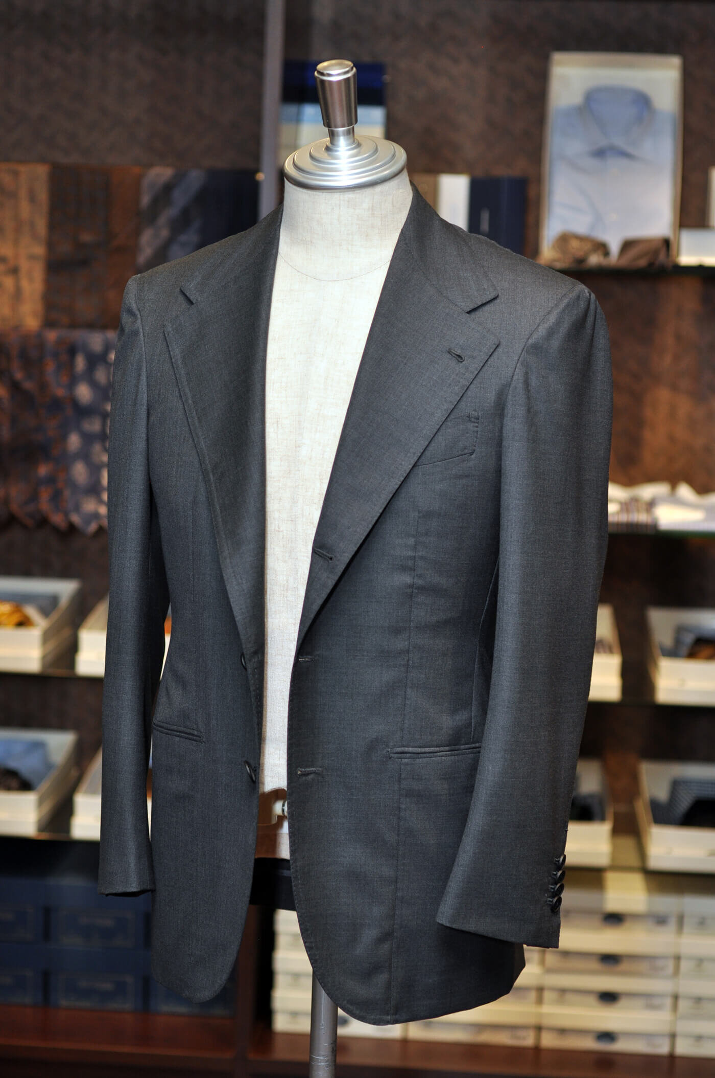 bespoke_suit_drapers_greenhills_07.jpg