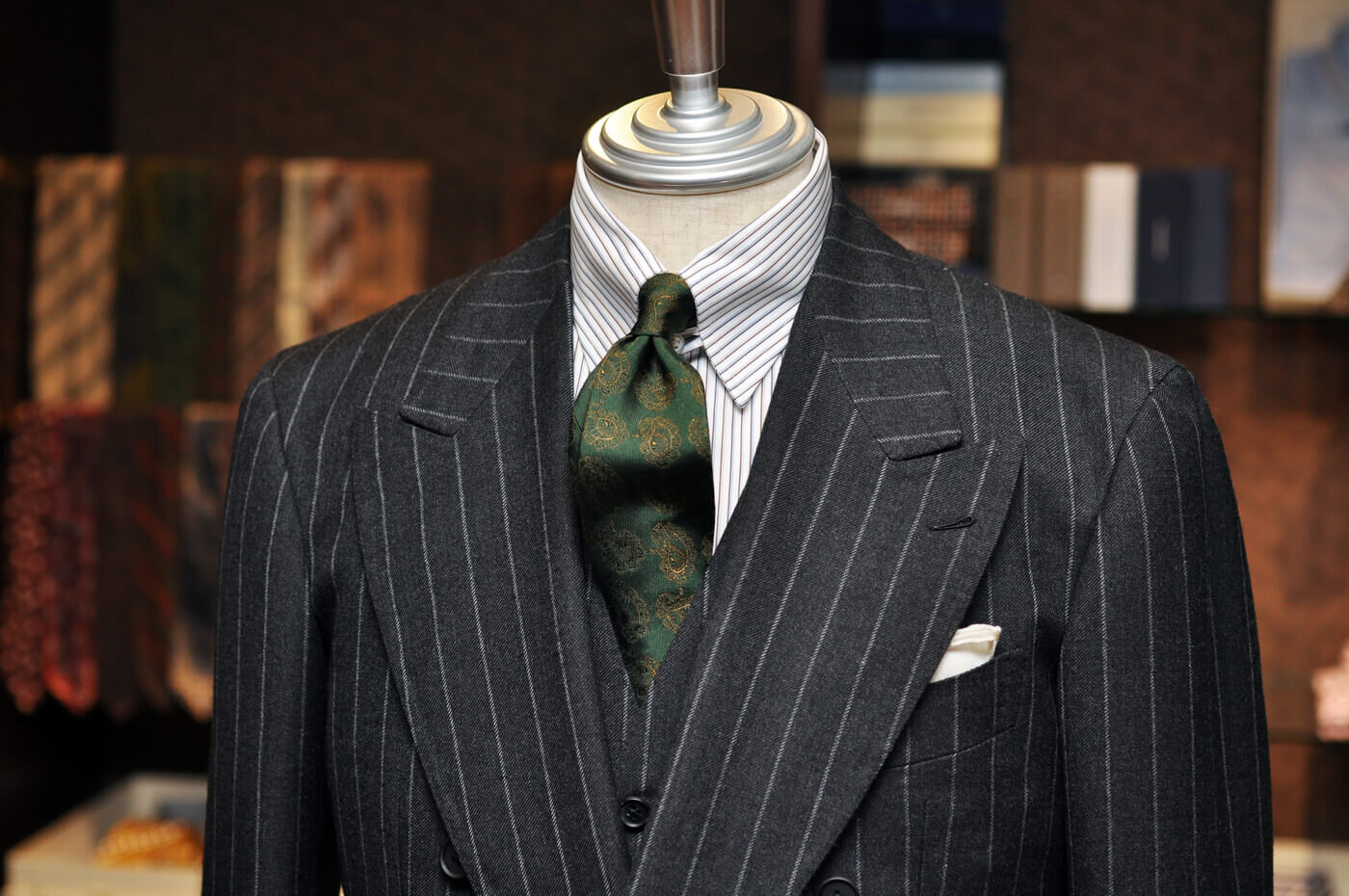 bespoke_suit_universal_a0546_18.jpg