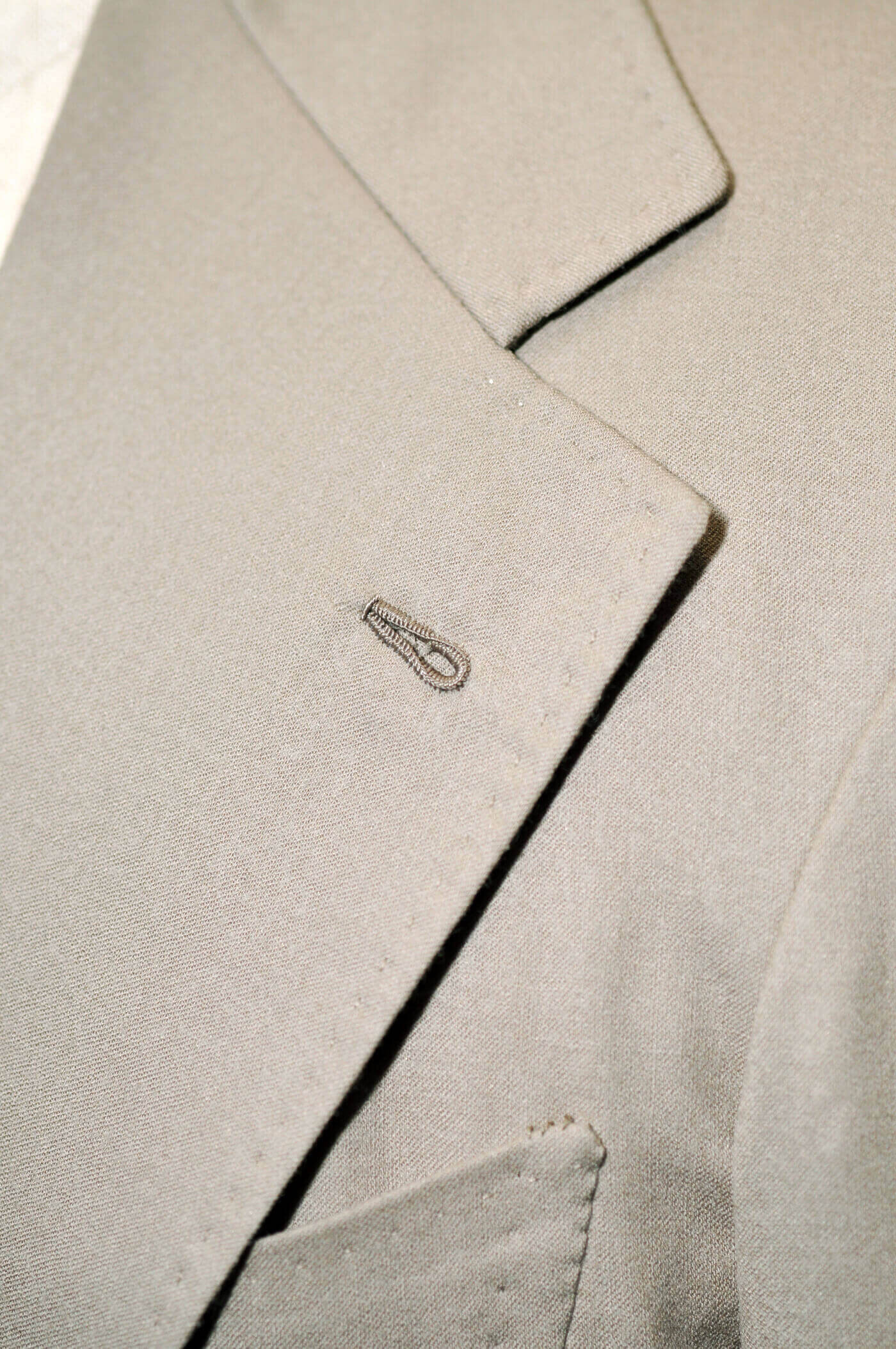 drapers_light_flannel_beige_suit_08.jpg