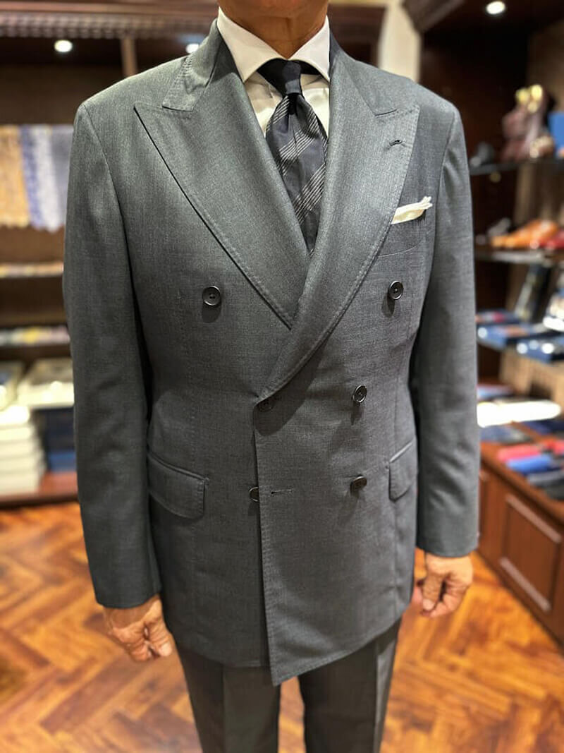 gray_suit_drapers_greenhills_03.jpg