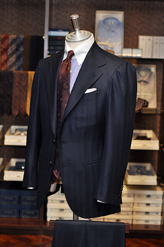 navy_herringbone_suit_drapers_topline02.jpg