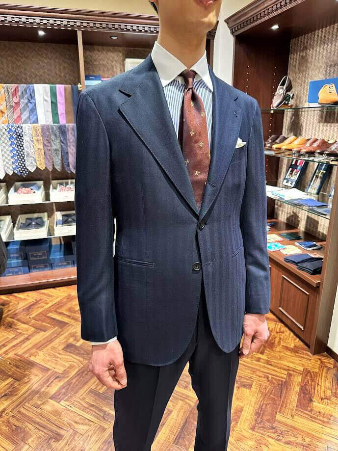 navy_herringbone_suit_drapers_topline08.JPG