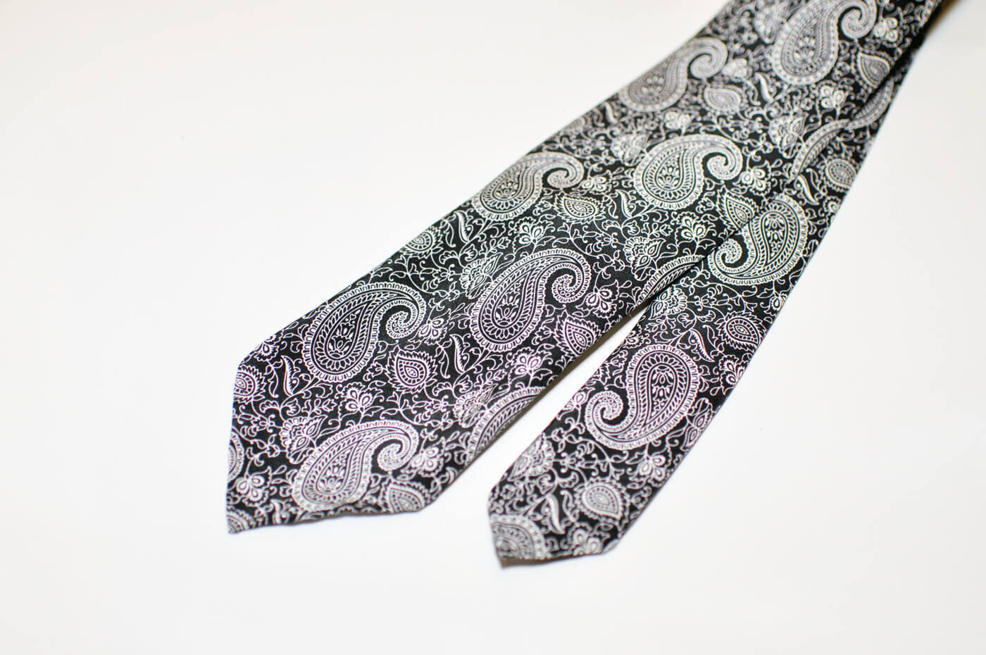 paisley_tie_black_atto_vannucci_01.jpg