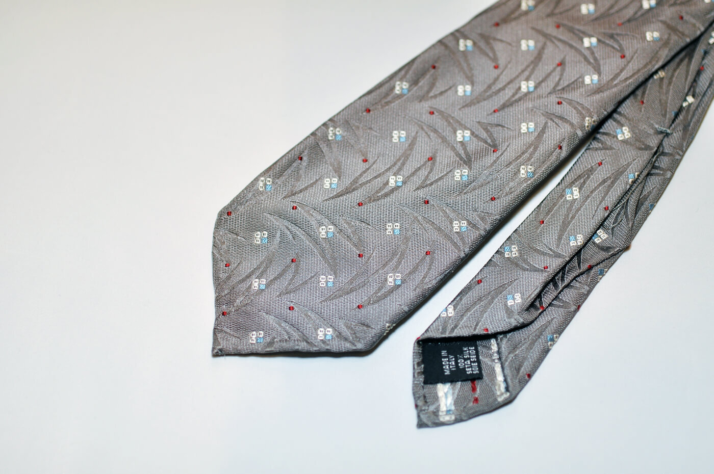 sette_pieghe_jacquard_geometric_gray_01.jpg