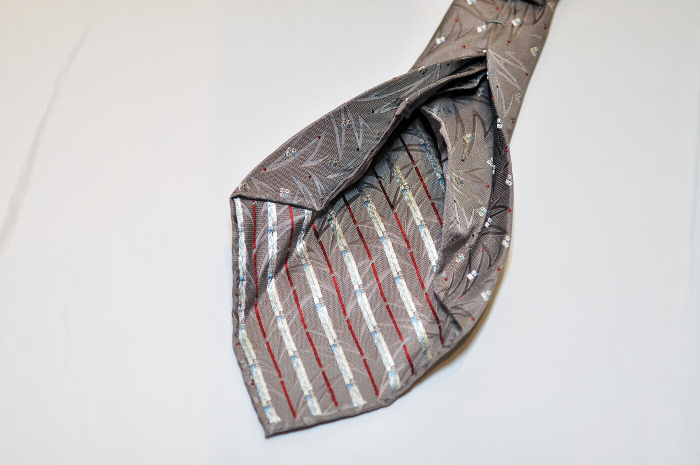 sette_pieghe_jacquard_geometric_gray_04.jpg