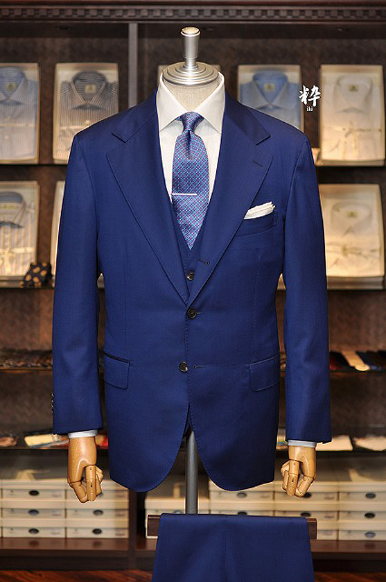 Bespoke Suit オーダースーツ Caccioppoli カチョッポリ Super130 S ネイビーブルー シングル3ボタン段返り スリーピース 愛知県名古屋市東区のオーダースーツ専門店 ビスポークテーラー粋